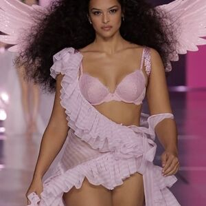 VS Dream Angels Twinkle Strap Lace Bling Demi Bra Sz 36DD